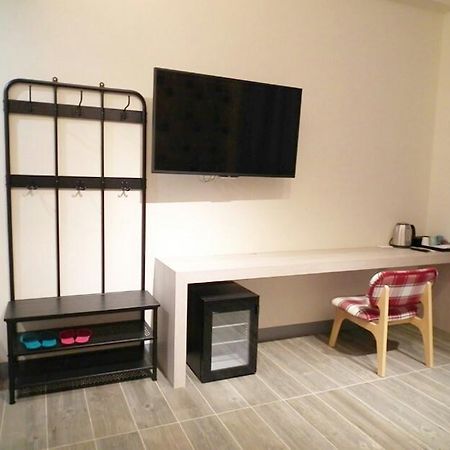 Kla B&B Kaohsiung Bagian luar foto
